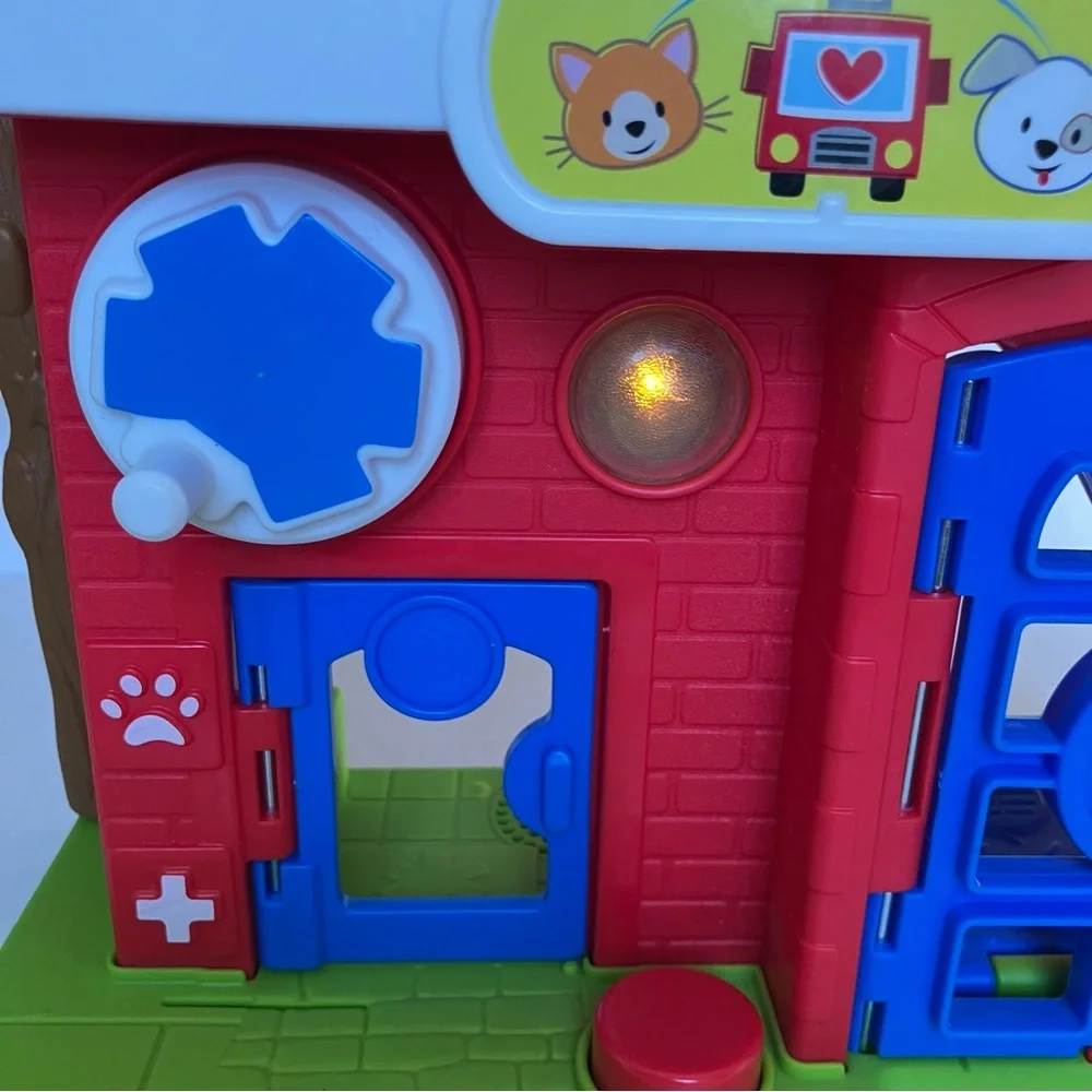 Fisher Price Little People Animal Resuce Adoption‎ Center Vet Hospital Playset